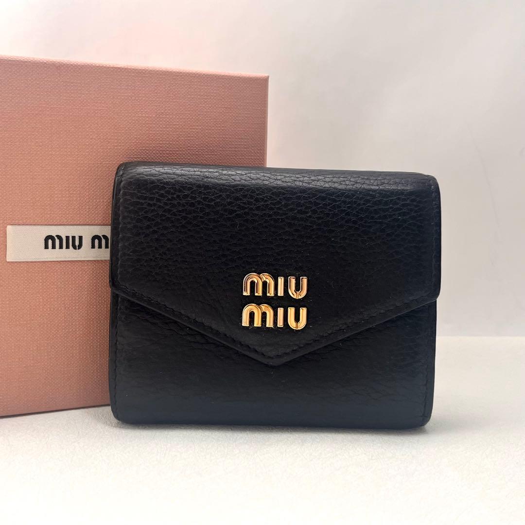 miu miu ミュウミュウ ロゴ ブラック レザー 二つ折り財布　0127-②