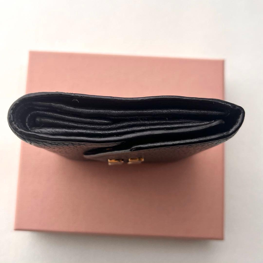 miu miu ミュウミュウ ロゴ ブラック レザー 二つ折り財布　0127-②