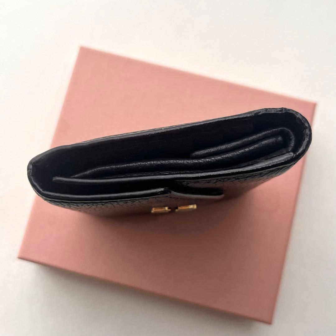 miu miu ミュウミュウ ロゴ ブラック レザー 二つ折り財布　0127-②