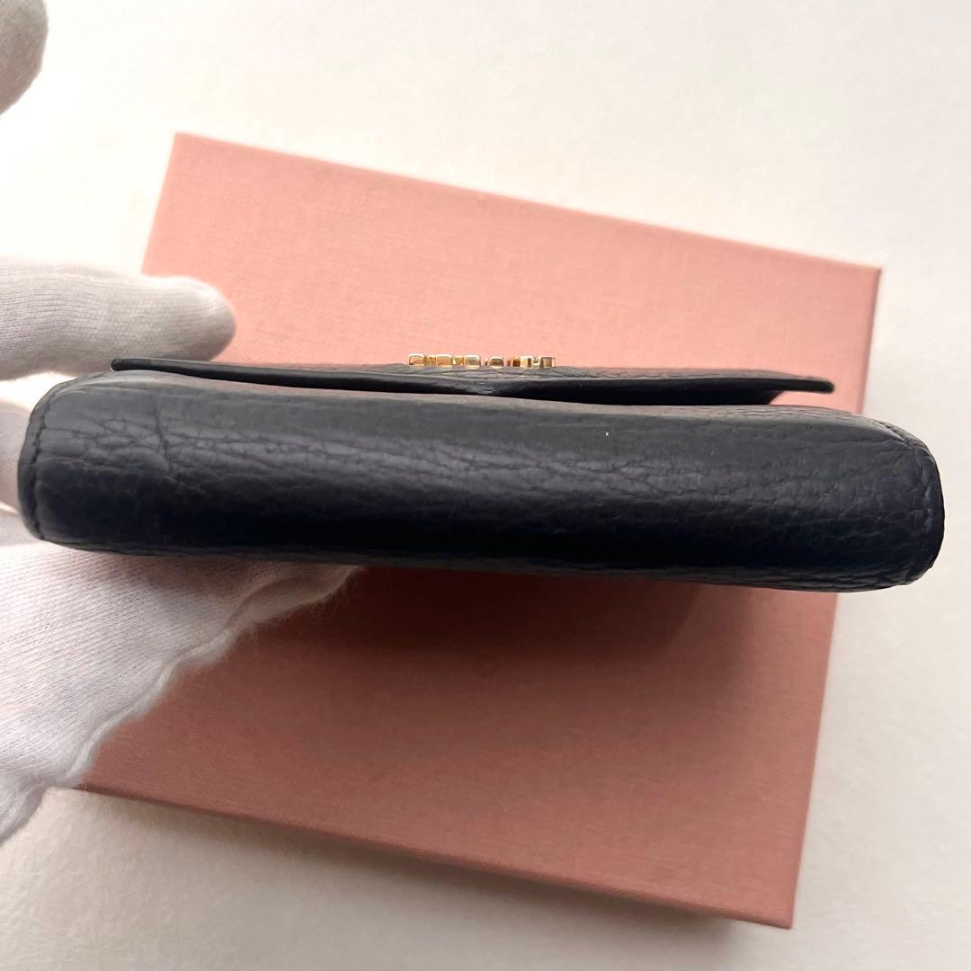 miu miu ミュウミュウ ロゴ ブラック レザー 二つ折り財布　0127-②