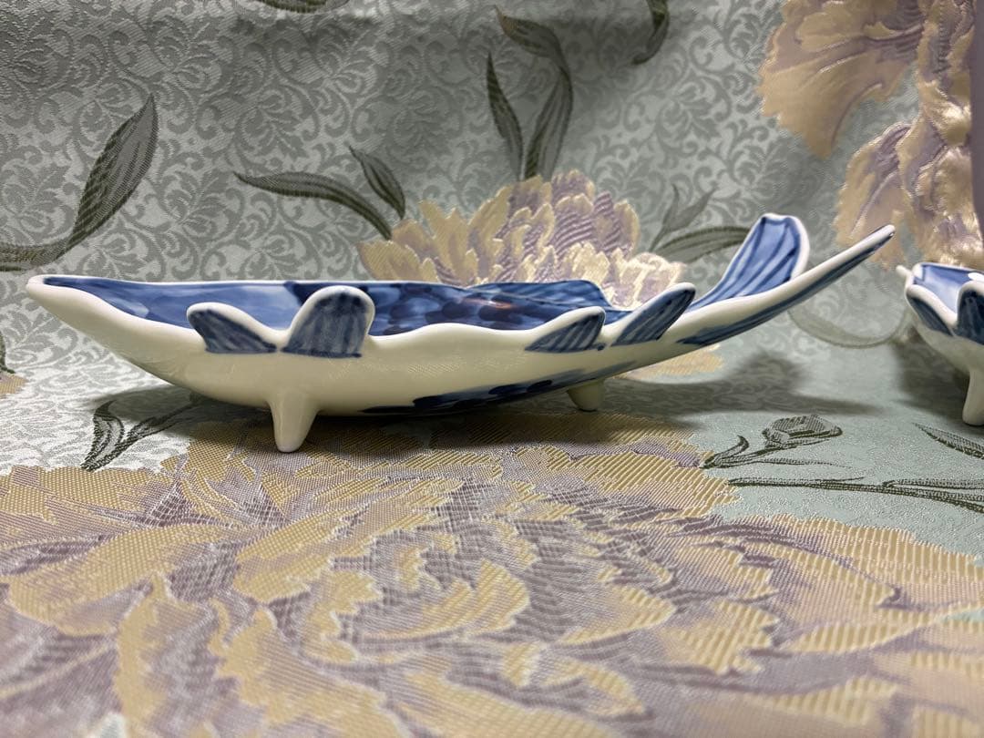 魚彫刻　足付皿揃　5皿　深川刻印あり　製造終了品　深川製　染付 魚型皿　 三つ足