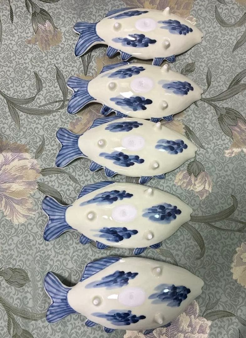 魚彫刻　足付皿揃　5皿　深川刻印あり　製造終了品　深川製　染付 魚型皿　 三つ足