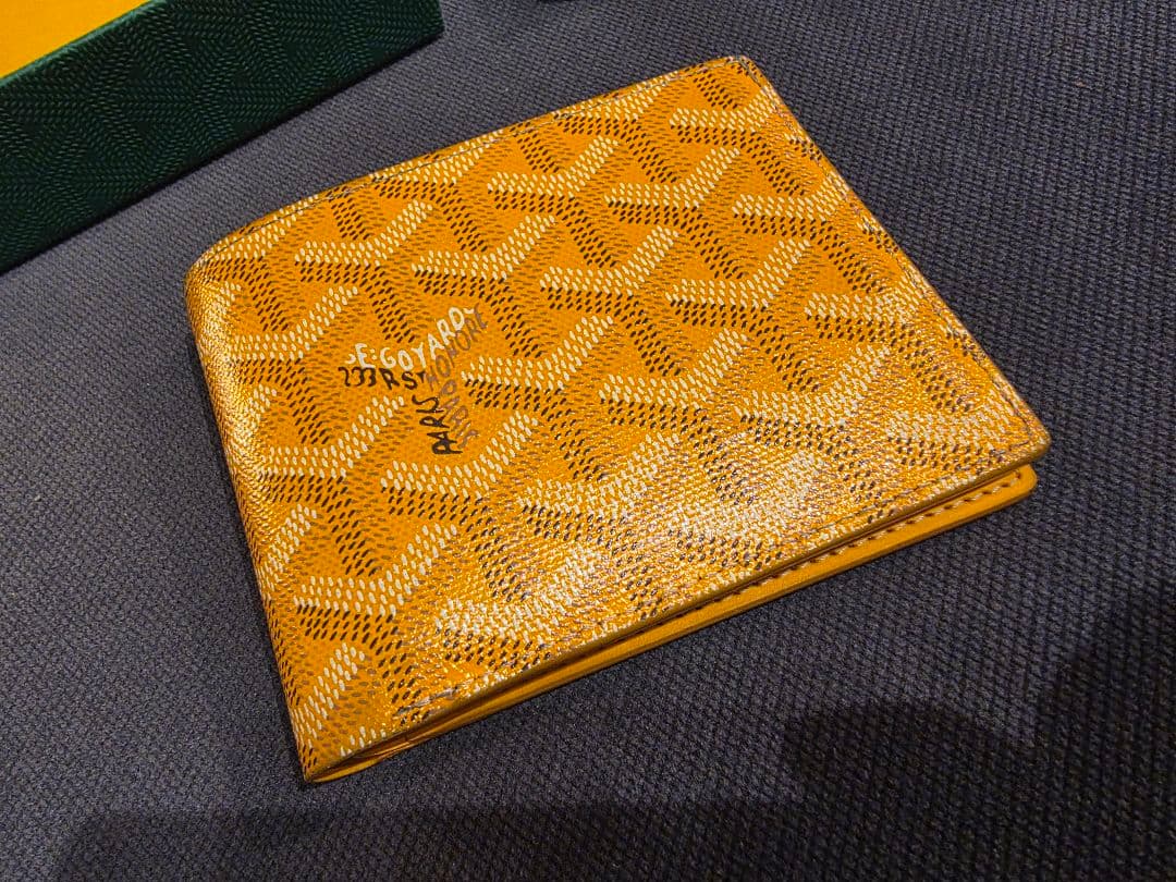 ゴヤール　GOYARD　二つ折り札入れ財布　コンパクト財布　YELLOW