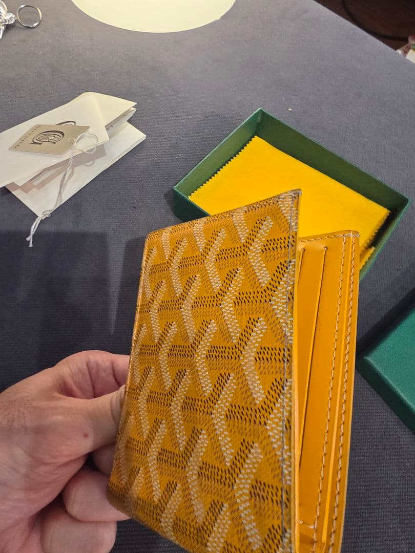 ゴヤール　GOYARD　二つ折り札入れ財布　コンパクト財布　YELLOW