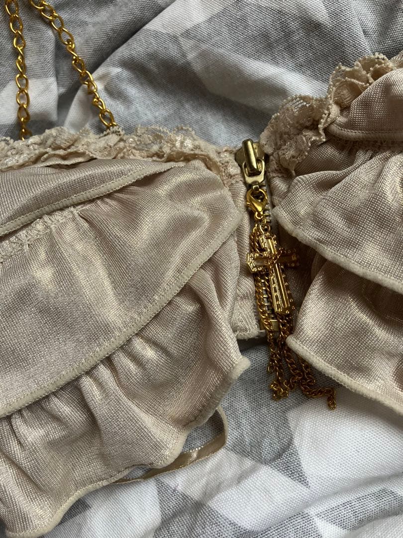 フリル付きベージュ見せブラ新品タグ付きM