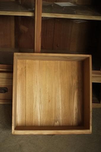 古い木枠のガラス戸棚　引き出し2杯