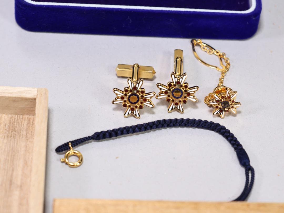 may　額装品　勲五等瑞宝章　勲章 内閣総理大臣 小泉純一郎　装飾品