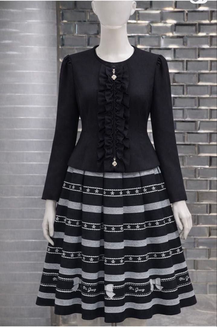 お値下げ☆新品＊未使用☆M’S GRACY 花・リボン☆タックススカート