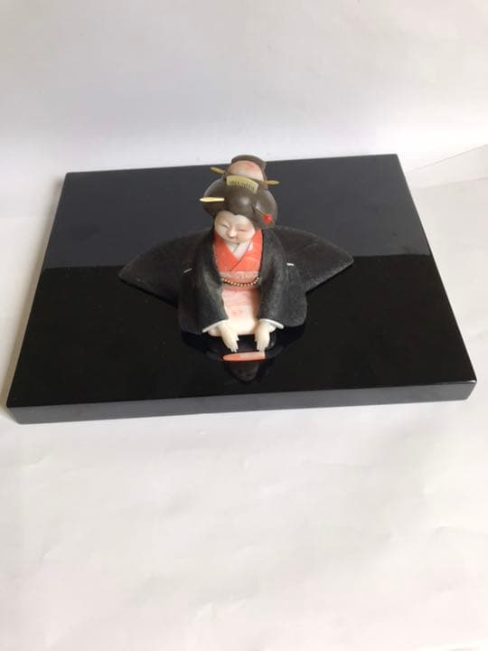 珊瑚彫刻　婦人