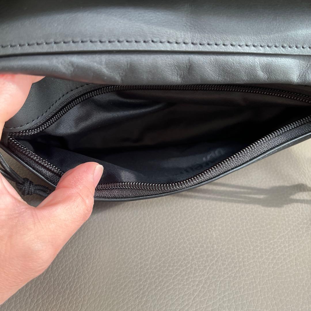 シュプリーム レザー　黒　ボディバッグ