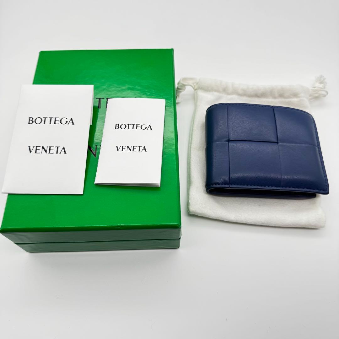 極美品✨RFID ボッテガヴェネタ　二つ折り財布　マキシイントレ　ネイビー