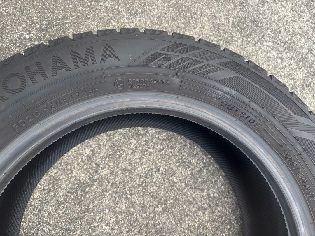 ヨコハマIce GUARD IG60 205/60R16 2023年製8部山