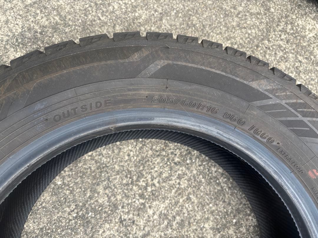 ヨコハマIce GUARD IG60 205/60R16 2023年製8部山