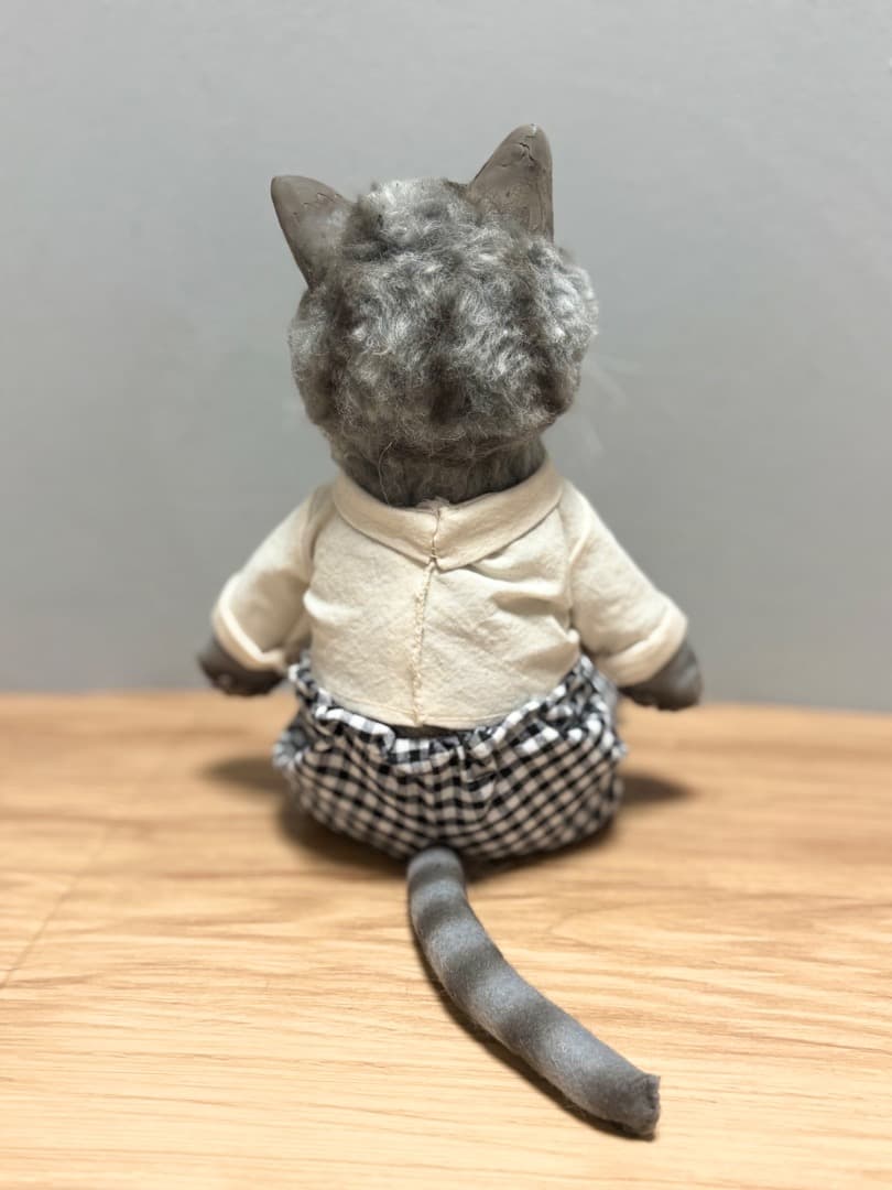 A チェックズボンサバトラ猫のアートドール　【ハンドメイド】猫　ぬいぐるみ