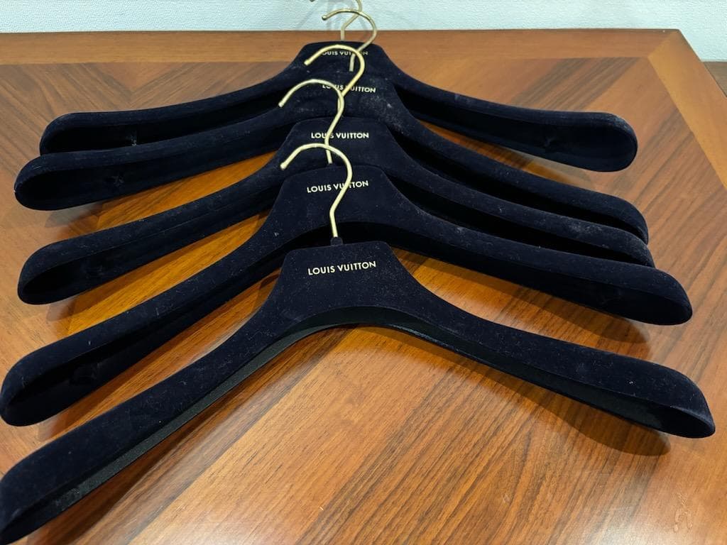 LOUIS VUITTON、GUCCI、MONCLERなど 　ブランド　ハンガー