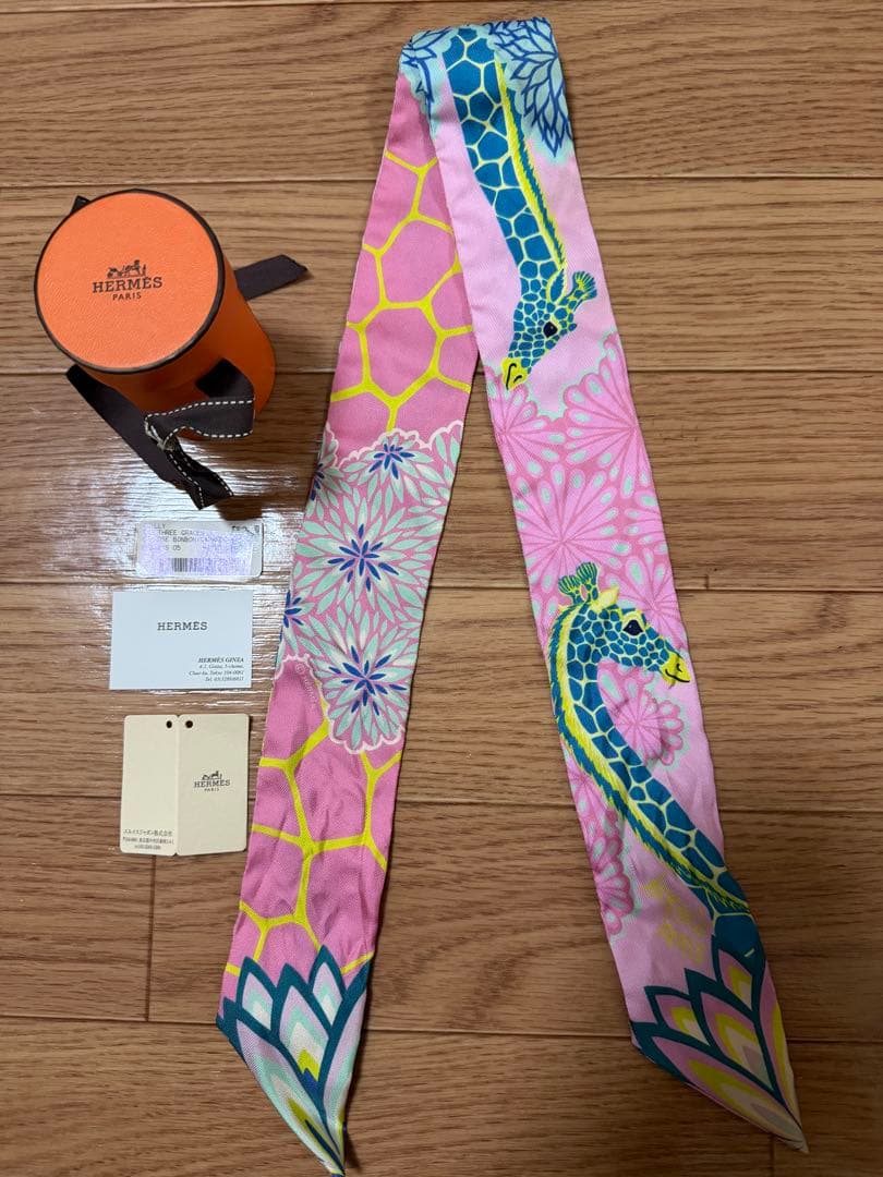 HERMES エルメス　ツイリー 三美神 きりん　ピンク系　美品