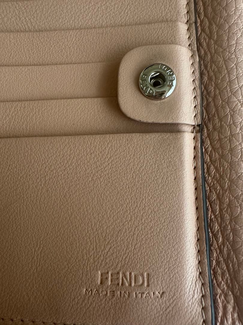 フェンディ　FENDI ピーカブー　二つ折り財布　ピンク
