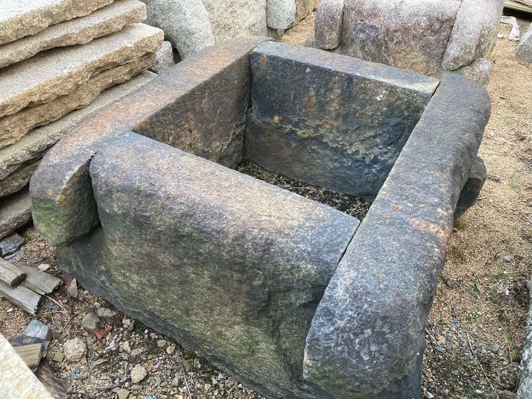 丹波鞍馬石製角井筒