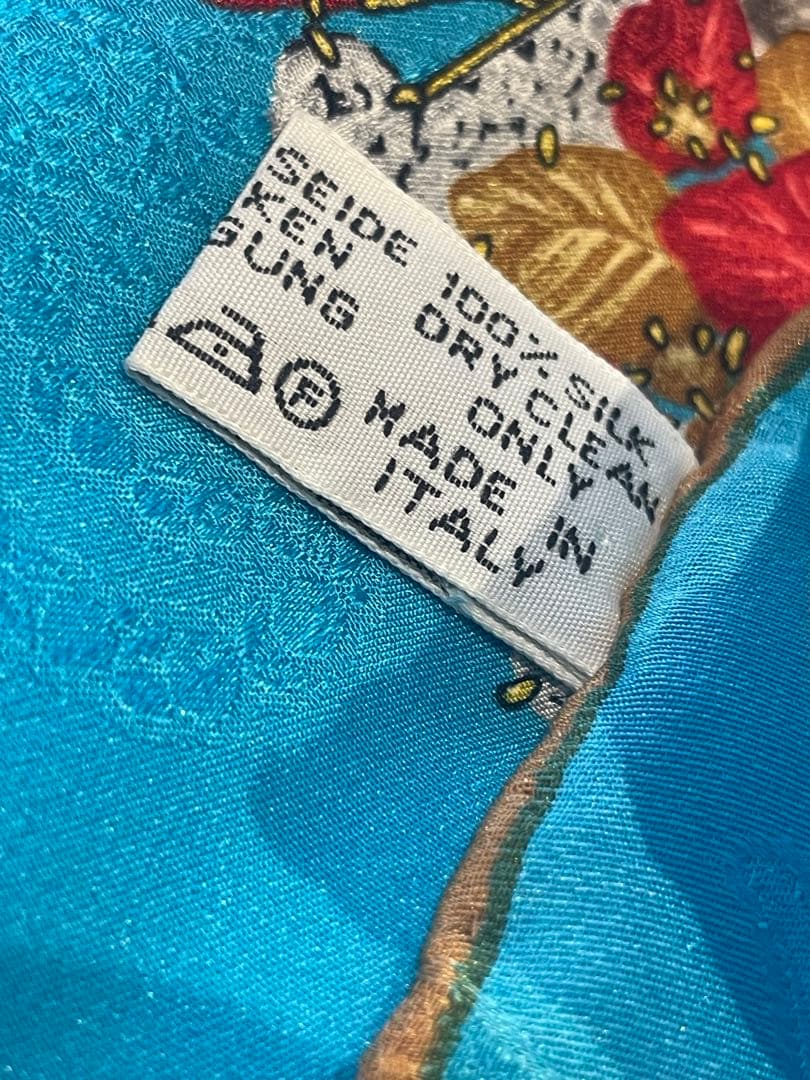 【新品未使用】Cartier 花柄シルクスカーフ ブルー