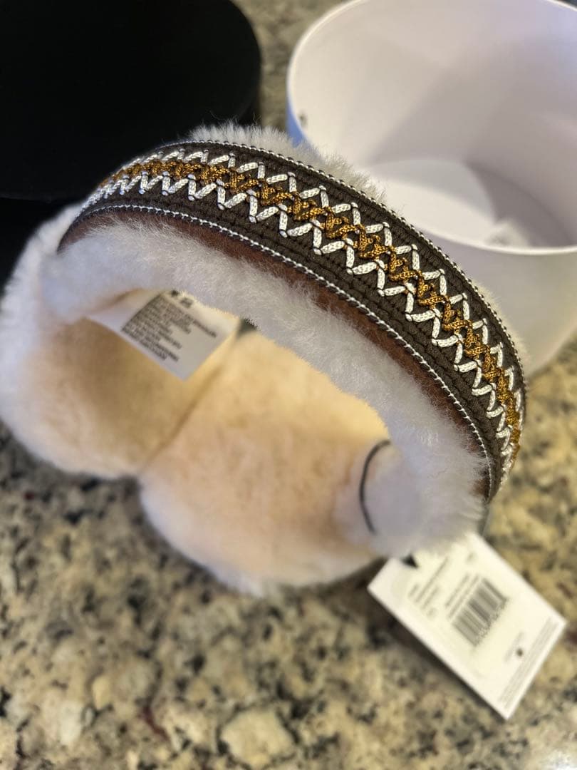 UGG アグ　イヤマフ　イヤーマフホワイト白　完売品　新品未使用箱あり　タスマン