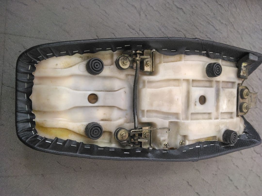 ヤマハSRX600用シングルシート　リビルト品