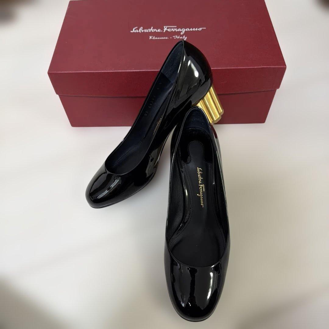 美品　フェラガモ　パテントレザー　パンプス　正規品