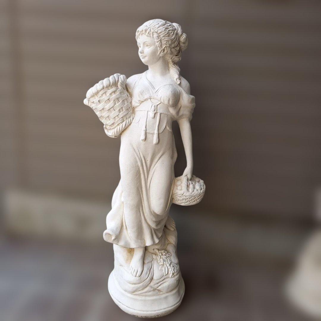 石膏製女性像 バスケット付き 　高さ　約70cm ￥9800送料込