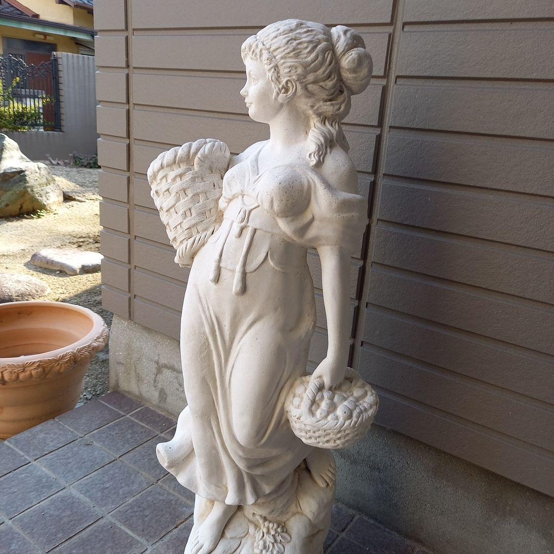 石膏製女性像 バスケット付き 　高さ　約70cm ￥9800送料込