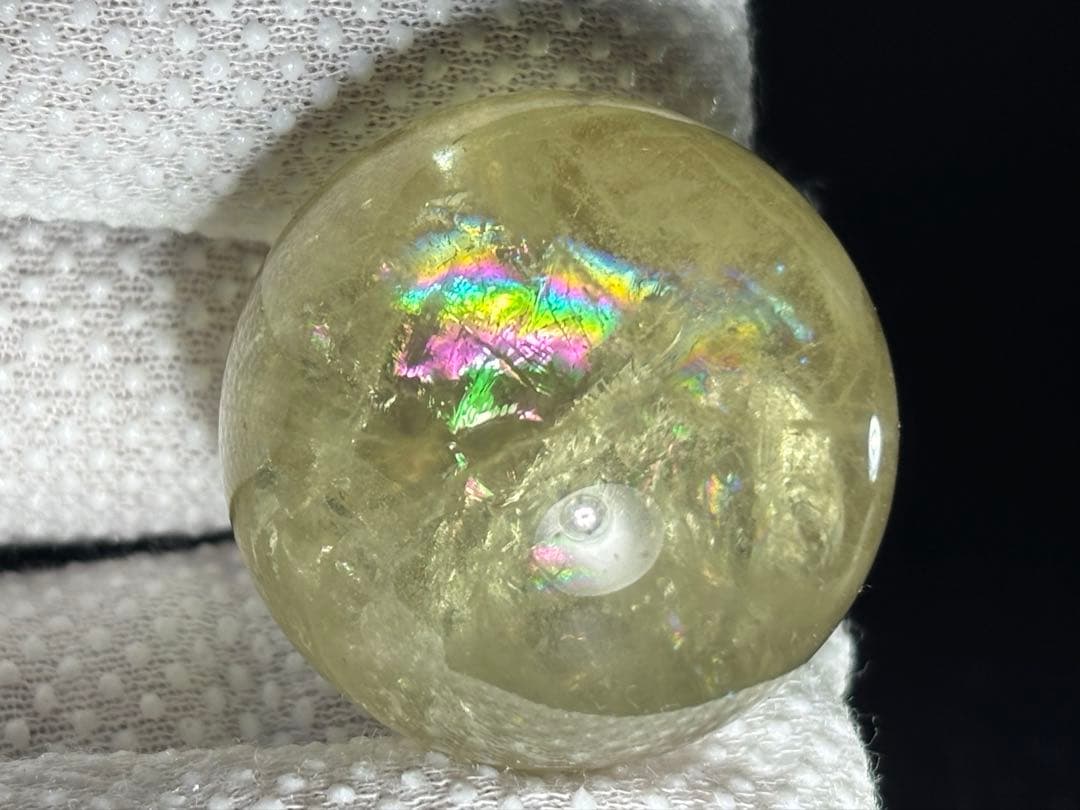 天然石　金運　アイリスシトリンスフィア　台座付き　透明、大量虹入り