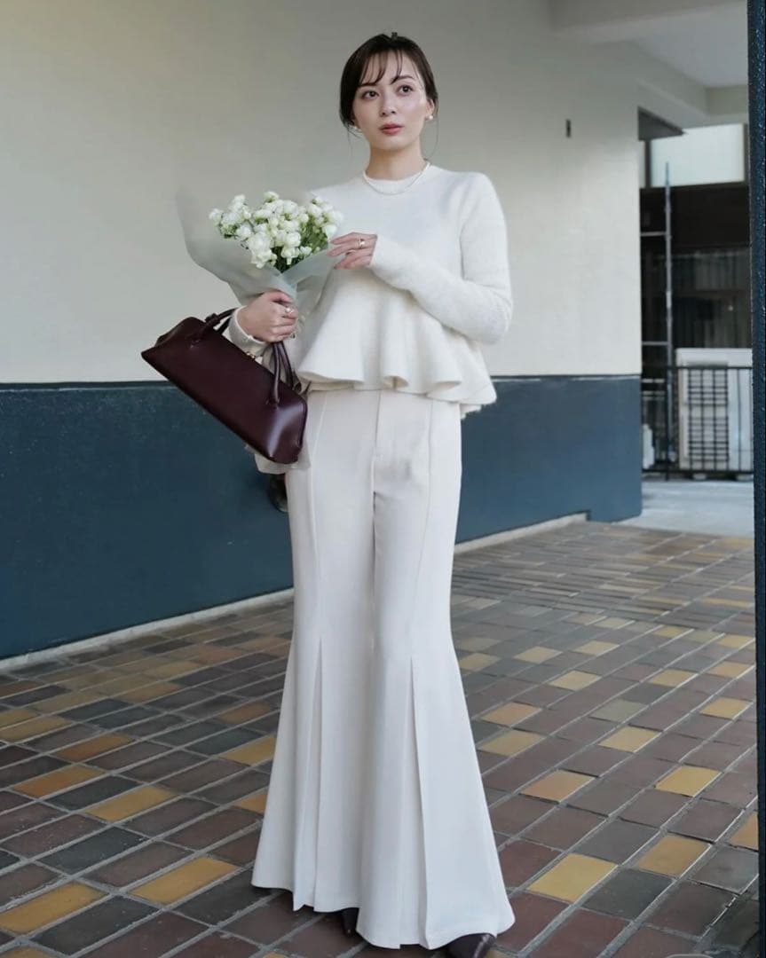 anuans ペプラムショートニットトップス IVORY