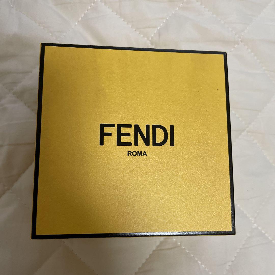 FENDI レザーブレスレット　ホワイト