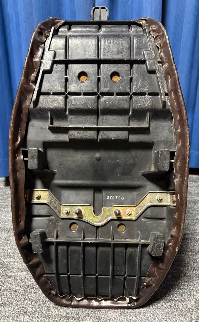 カワサキ ZRX400 純正ベース タックロールシート ローシート アンコ抜き