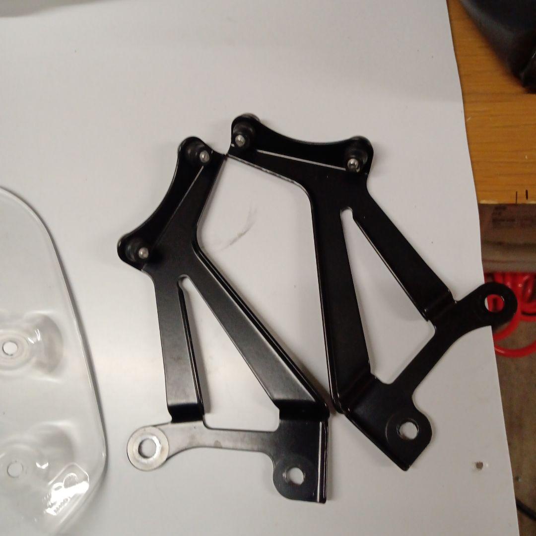 トライアンフ水冷ボンネビル、スクランブラートライアンフ純正シールド