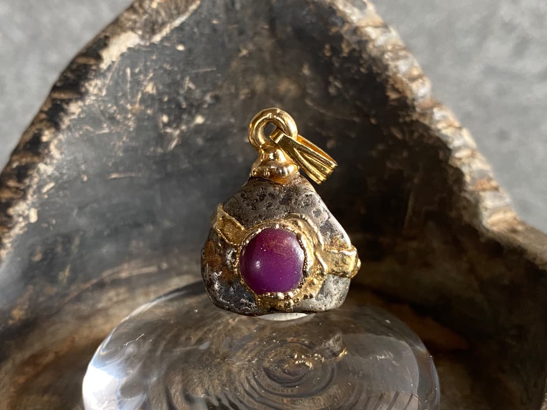 隕石ペンダント スギライト付き①