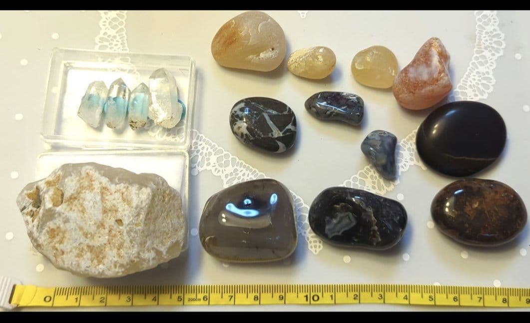 日本産　原石　砂付き水晶　白メノウ　黒メノウ　津軽小石　セット　希少