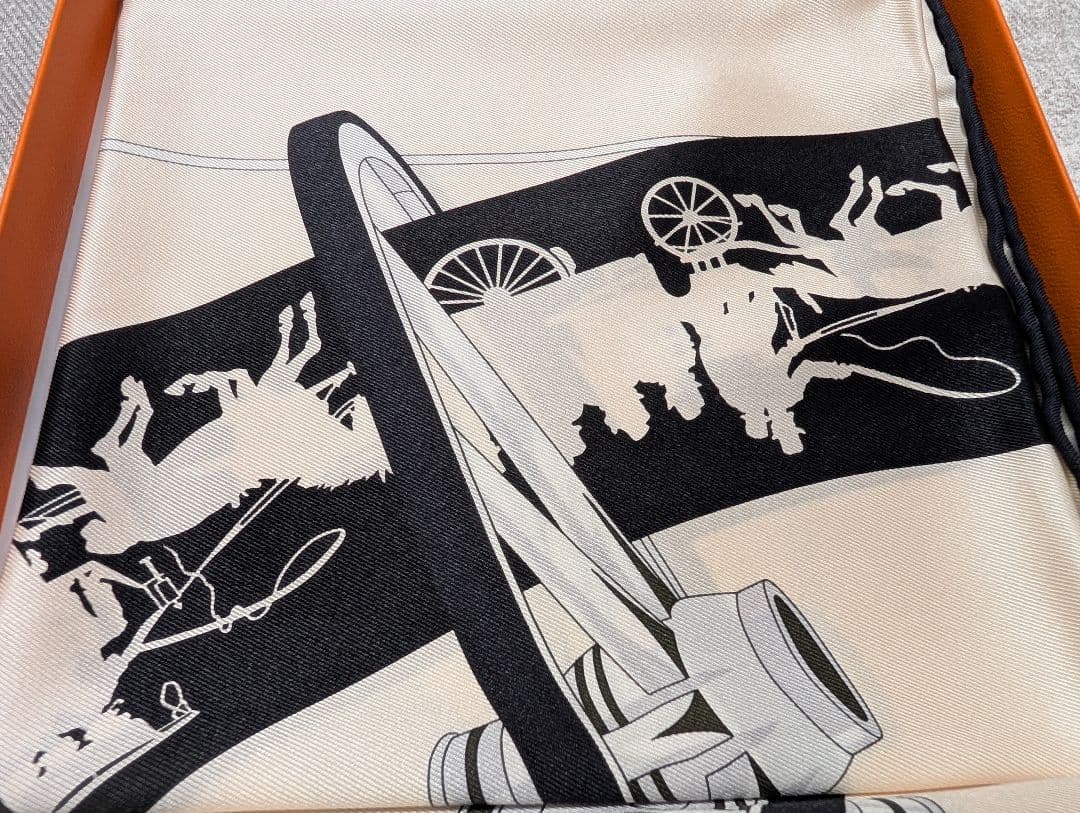 mimi様【HERMES】カレ70/車輪でめぐるパリ/クレーム×黒×グリ·ペルル