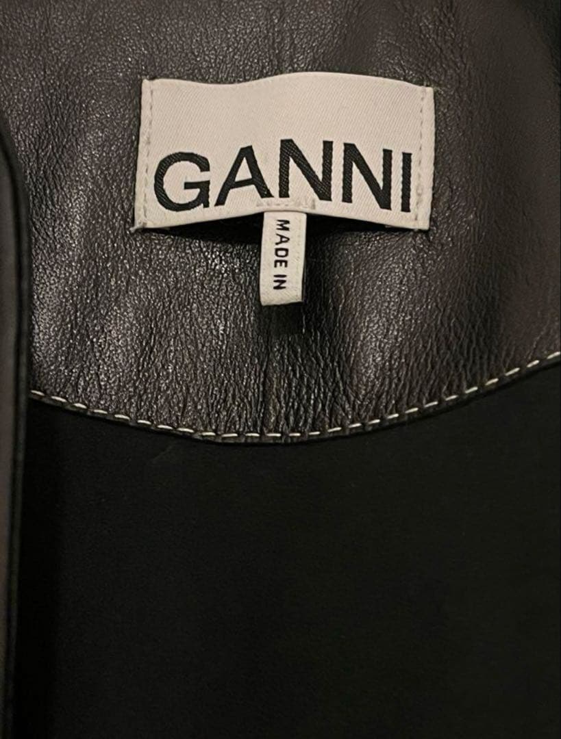 ガニー　GANNI ラムレザーパフスリーブジャケット