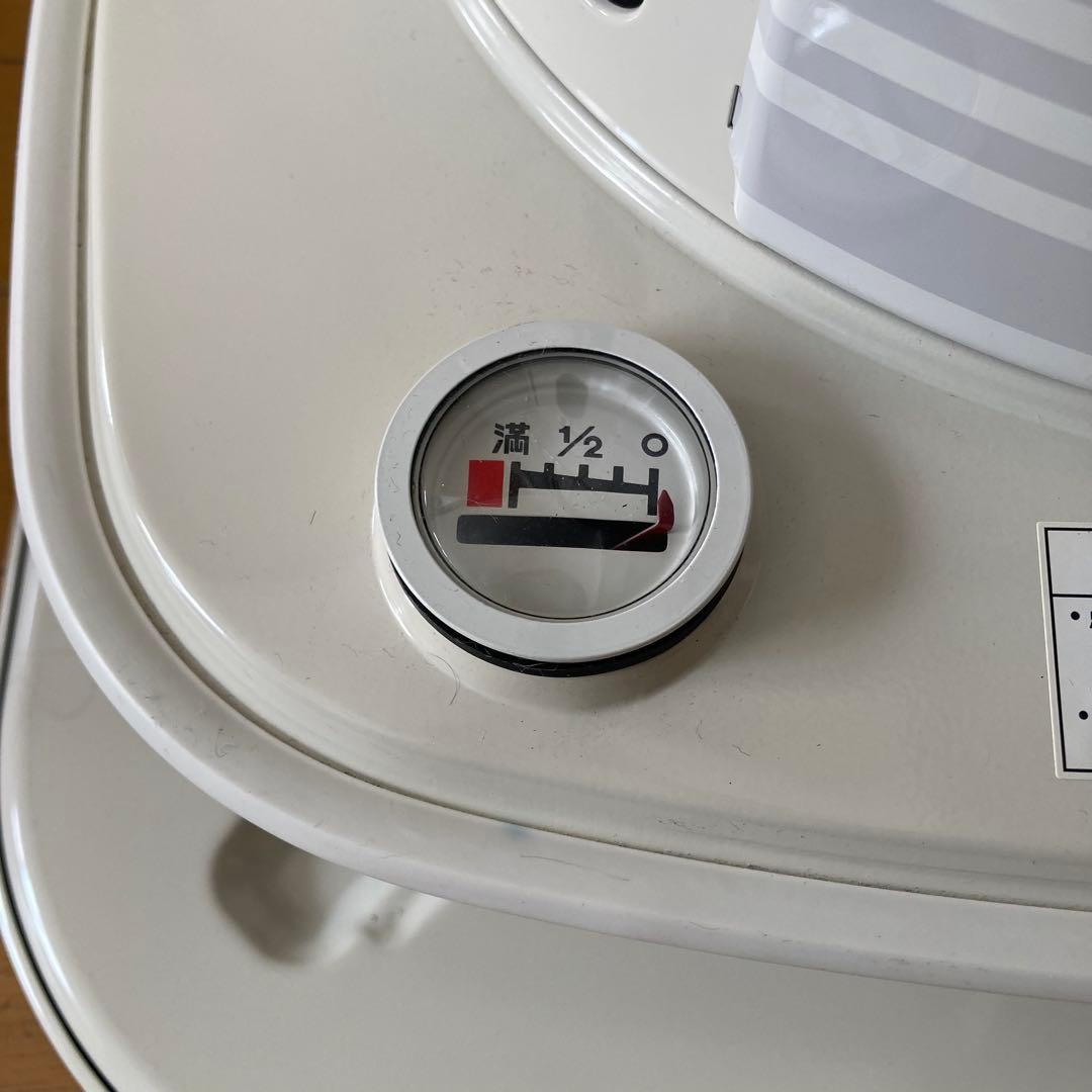 石油ファンヒーター ホワイト 円筒形