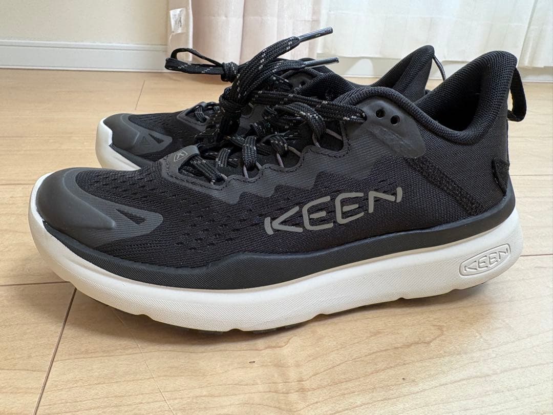 KEEN キーン スニーカー　未使用品　23.5センチ