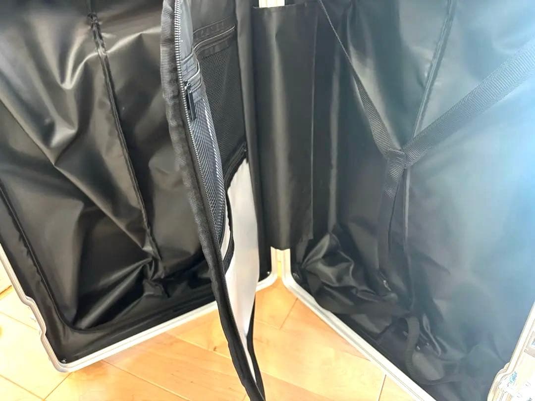 ラスト1点 スーツケースTSAロックMサイズ65Lシルバー