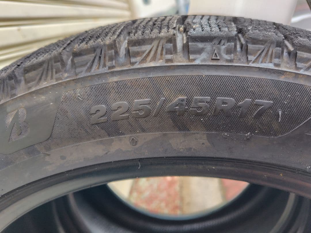 Karin、BS 、2番、イボ残 225/45R17 残り溝8.2mm