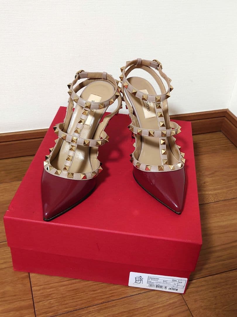 最終値下げ☆新品　VALENTINO　ロックスタッズパンプス　37