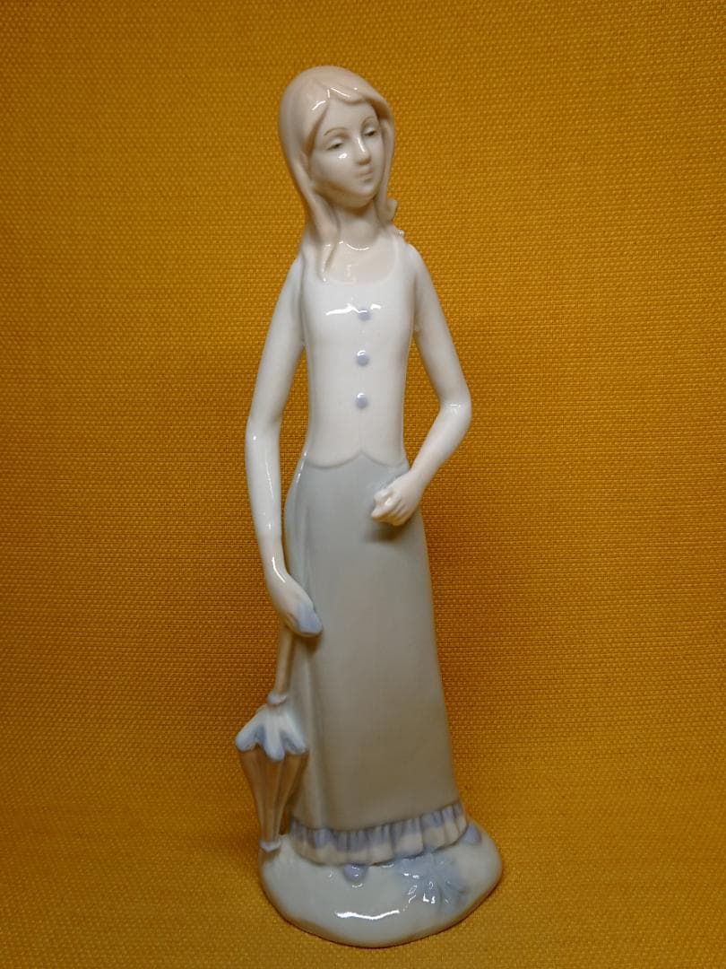 【美品】人形　陶器　オブジェ　置物　インテリア　工芸品　美術品　A1418