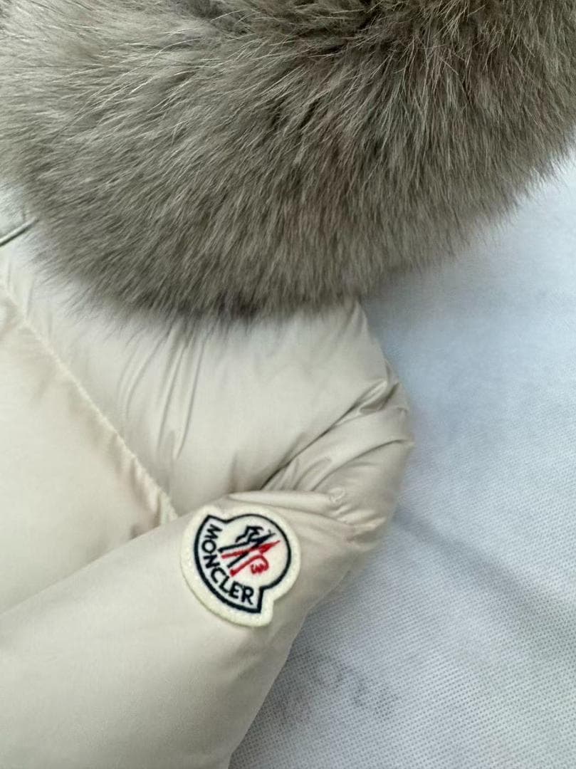 Moncler ベージュ ファー付きダウンジャケット(^^)✨