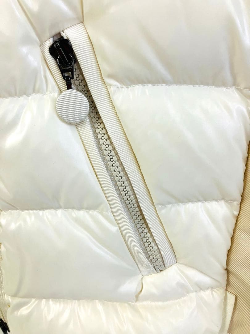 MONCLER ホワイト　キルティングダウンベスト