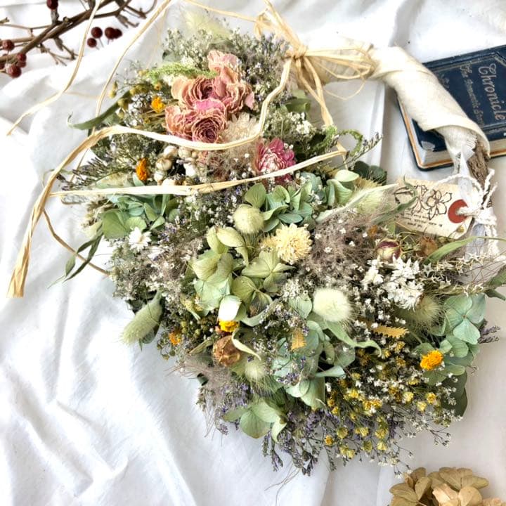 花々の可憐リース