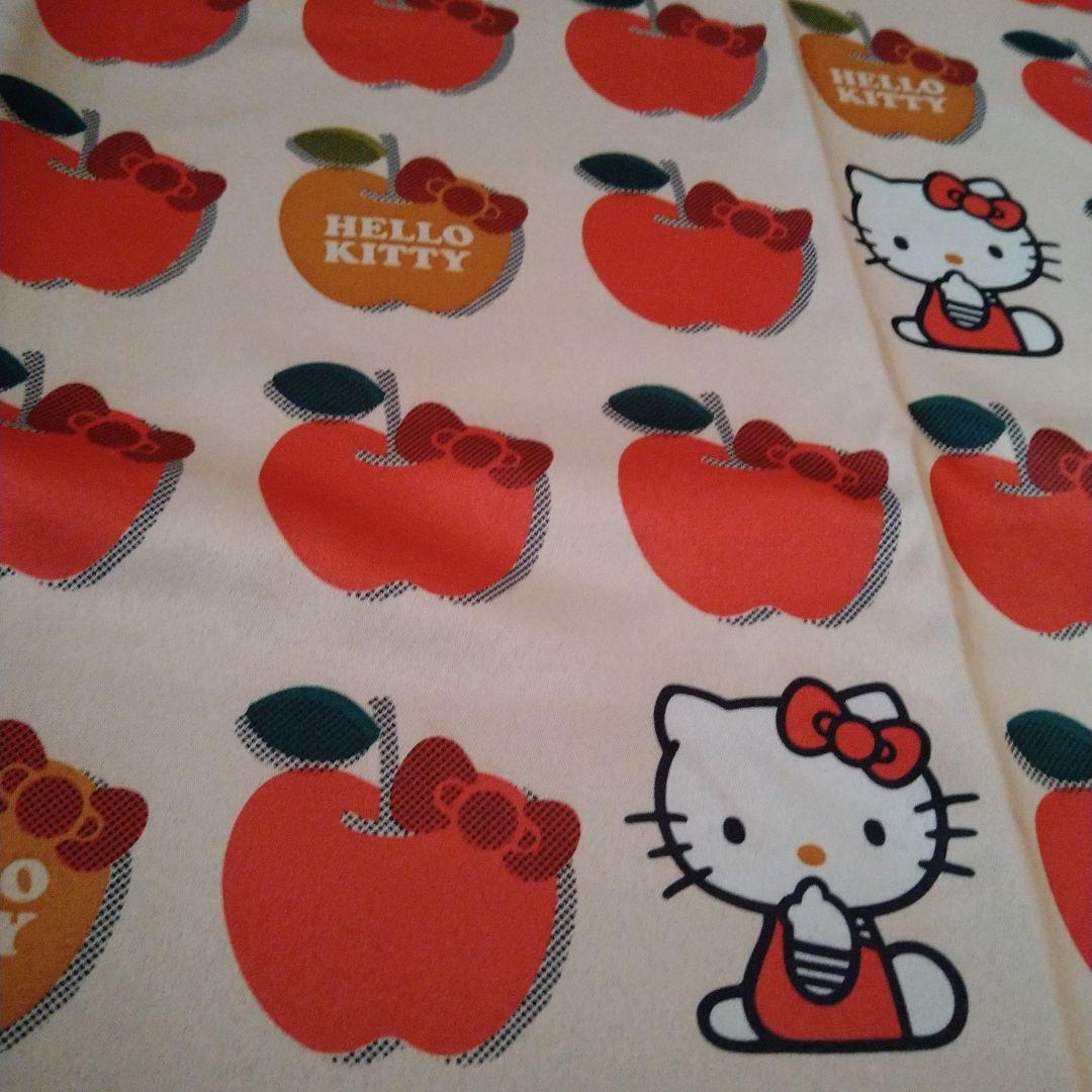 ハローキティ リンゴ　カーテン　　遮光　横向き　アップル　タッセル　りんご　寝室
