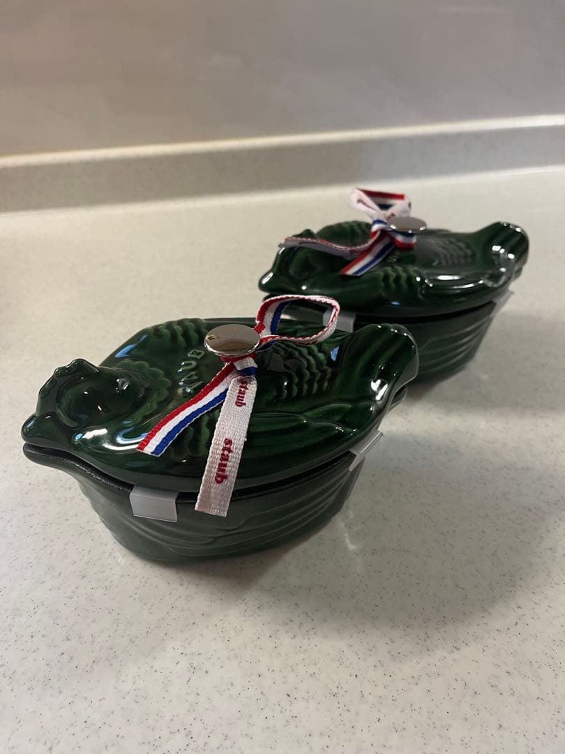 めりかり　新品staub ストウブ　スモールチキンココット　バジルグリーン