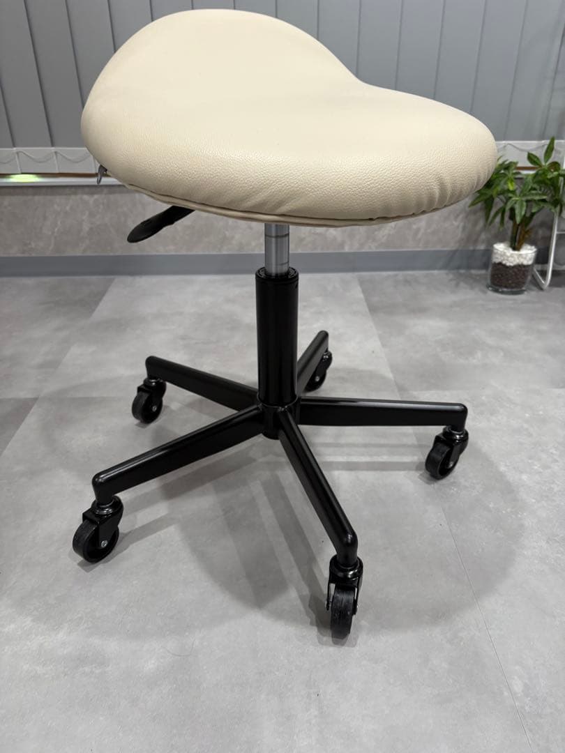 GANA スツール　カルマース　椅子 キャスター付 昇降式　サロン向け②