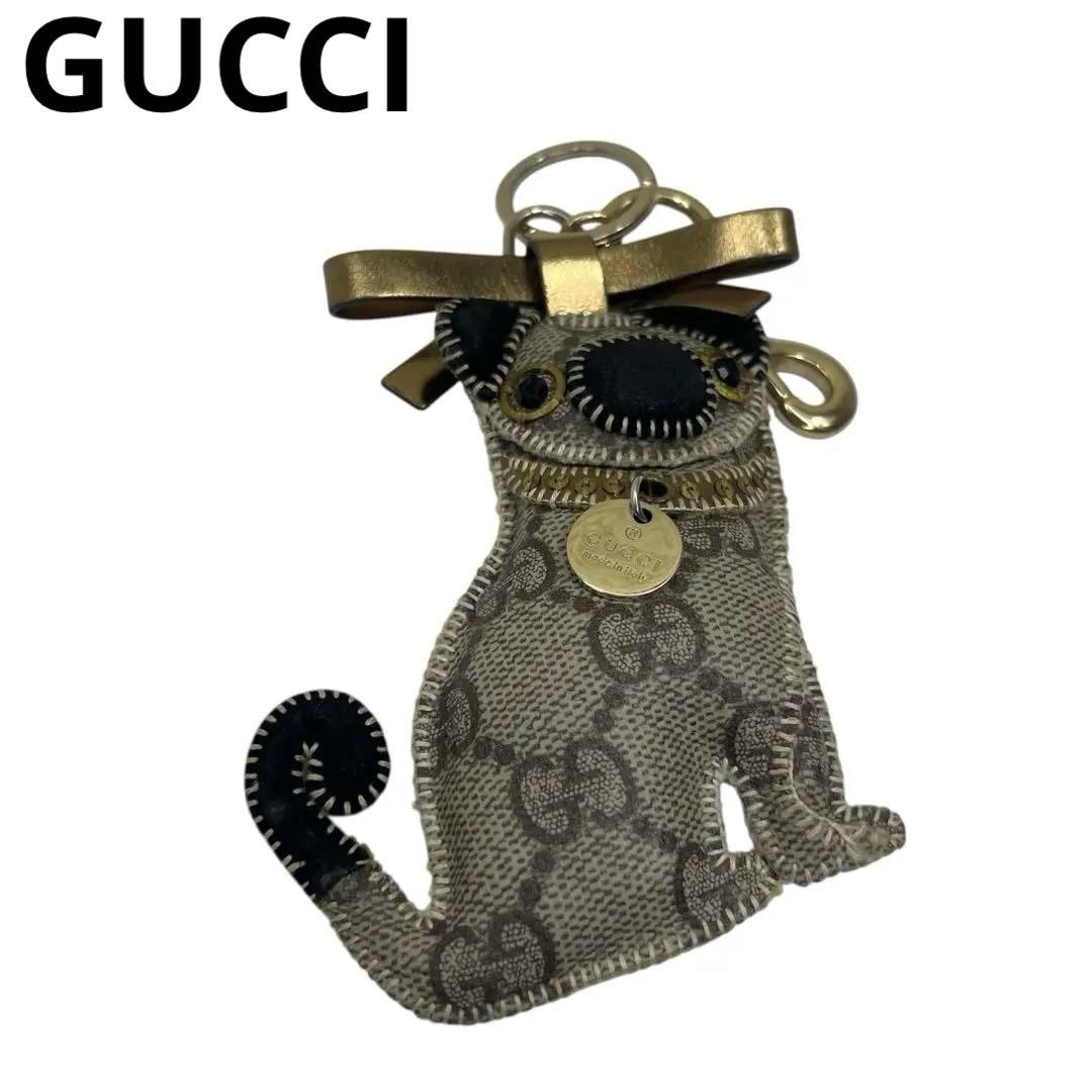 GUCCI チャーム　キーホルダー　グッチョリパグ　犬 GG柄　ロゴ金具